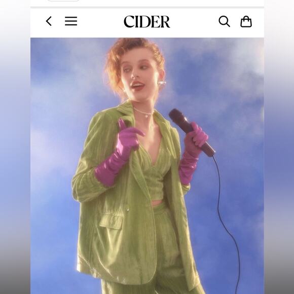Cider girl in green oversized blazer - Picture 2 of 9